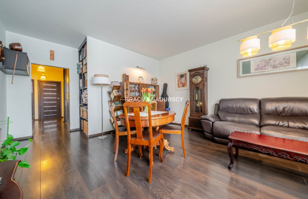 Mieszkanie z balkonem i miejscem postojowym