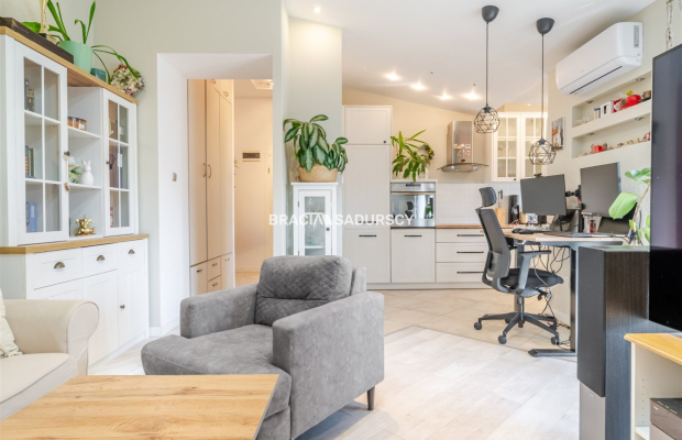 Kliny, ul. Borkowska. Starannie wykończone 2 pokojowe mieszkanie - 46,40 m 2 , z dużym balkonem.  

 Mieszkanie usytuowane na 3