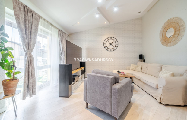 Kliny, ul. Borkowska. Starannie wykończone 2 pokojowe mieszkanie - 46,40 m 2 , z dużym balkonem.  

 Mieszkanie usytuowane na 3