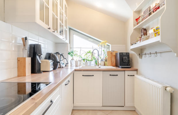 Kliny, ul. Borkowska. Starannie wykończone 2 pokojowe mieszkanie - 46,40 m 2 , z dużym balkonem.  

 Mieszkanie usytuowane na 3