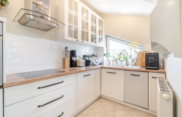 Kliny, ul. Borkowska. Starannie wykończone 2 pokojowe mieszkanie - 46,40 m 2 , z dużym balkonem.  

 Mieszkanie usytuowane na 3