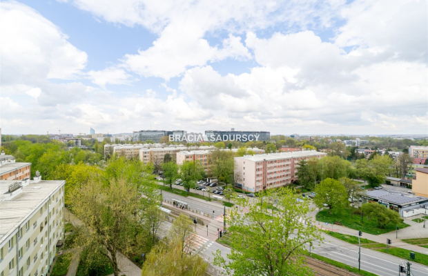 Kawalerka 23 m² | 9. piętro | Dąbie | okolice al. Pokoju  

 Na sprzedaż mieszkanie o powierzchni użytkowej 23 m², położone na 