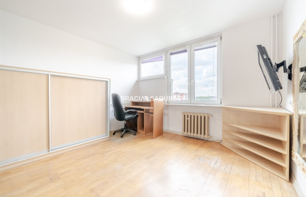 Kawalerka 23 m² | 9. piętro | Dąbie | okolice al. Pokoju  

 Na sprzedaż mieszkanie o powierzchni użytkowej 23 m², położone na 