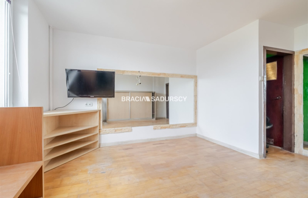 Kawalerka 23 m² | 9. piętro | Dąbie | okolice al. Pokoju  

 Na sprzedaż mieszkanie o powierzchni użytkowej 23 m², położone na 