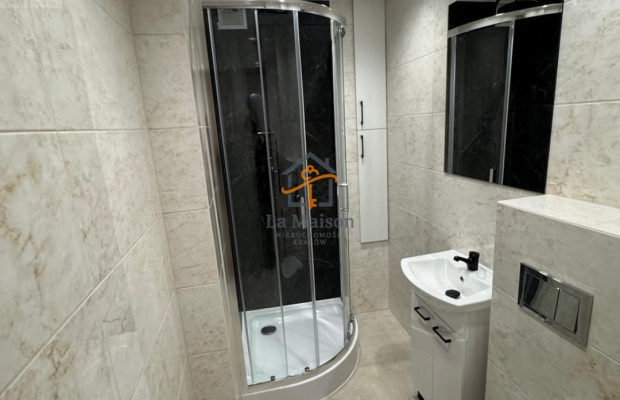 Szukasz mieszkania, które łączy nowoczesny design z doskonałą lokalizacją? To wyjątkowe, 2-pokojowe lokum o powierzchni  42 m² 