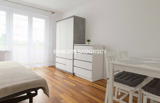 3 pok z osbną kuchnią ul. Zielińska.