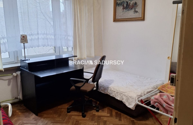 2-pok, ul. Królewska, parking dla mieszkańców