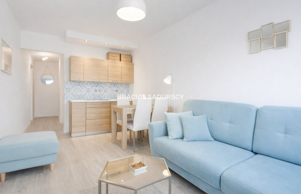 GUSTOWNA, PRZYTULNA KAWALERKA W NOWEJ HUCIE