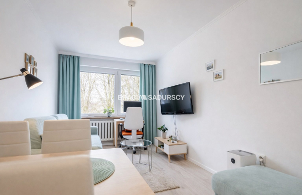 GUSTOWNA, PRZYTULNA KAWALERKA W NOWEJ HUCIE