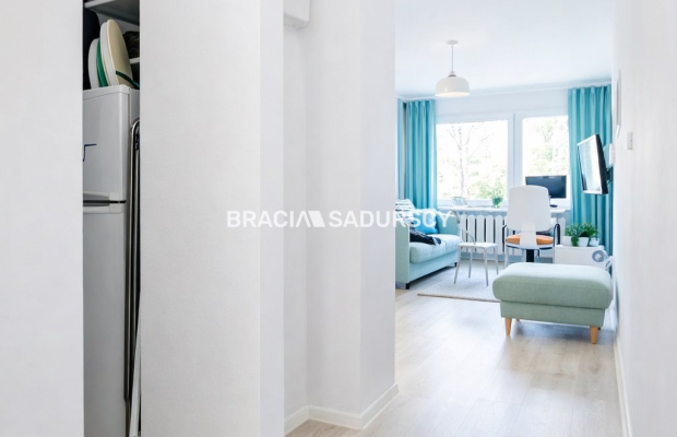 GUSTOWNA, PRZYTULNA KAWALERKA W NOWEJ HUCIE