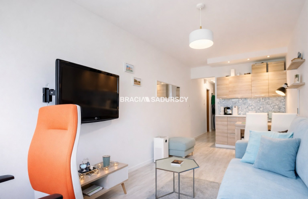 GUSTOWNA, PRZYTULNA KAWALERKA W NOWEJ HUCIE