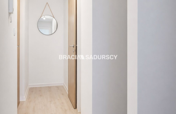 GUSTOWNA, PRZYTULNA KAWALERKA W NOWEJ HUCIE