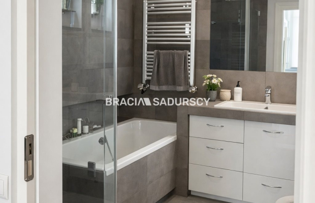 4 pok.mieszkanie 90m2,ogródek.garaż,m.postojowe! 