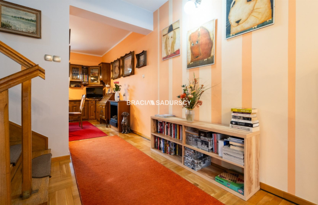 Działka z dwoma domami. Idzikowskiego.