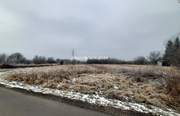 Działka rolna w centrum Krakowa   
  
Działka rolna o powierzchni 33 a położona na terenie objętym miejscowym planem zagospodar