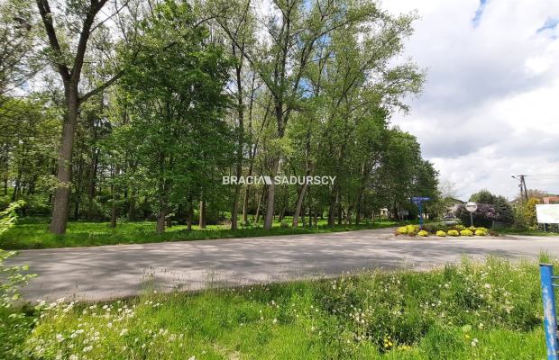 Działka inwestycyjna z widokiem na staw