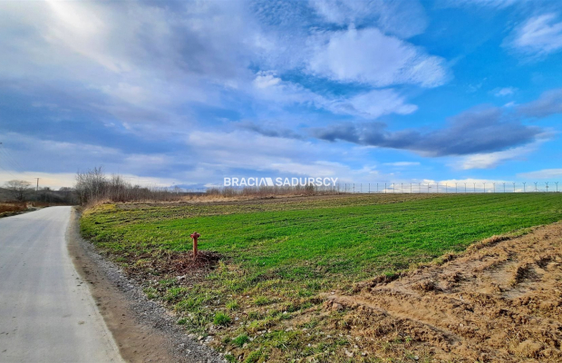 Działka produkcyjno – usługowa w Morawicy