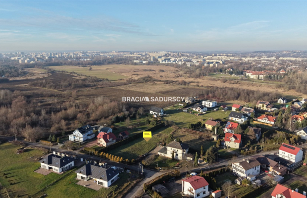 Na sprzedaż - działka budowlana 2358 m², Kraków - Nowa Huta (Mogiła)  

 Oferujemy piękną działkę budowlaną o powierzchni 2358 