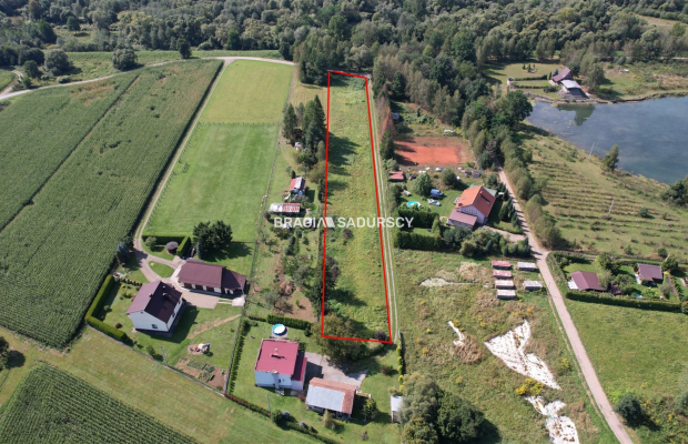 Działka budowlana 43 a  obok Wadowic - możliwa  zabudowa jednorodzinna lub usługowa     

  Oferujemy na sprzedaż atrakcyjnie p