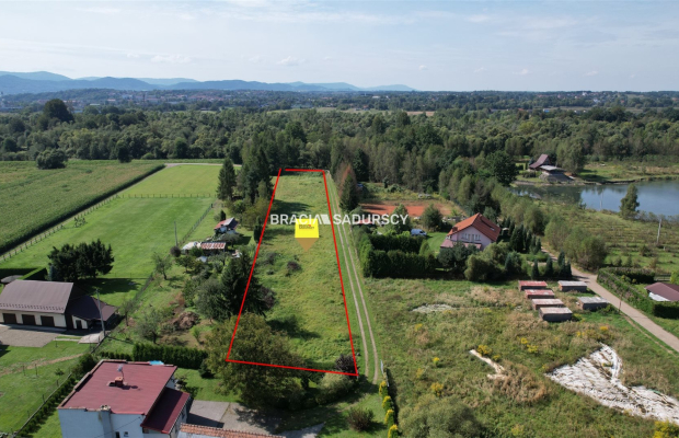 Działka budowlana 43 a  obok Wadowic - możliwa  zabudowa jednorodzinna lub usługowa     

  Oferujemy na sprzedaż atrakcyjnie p