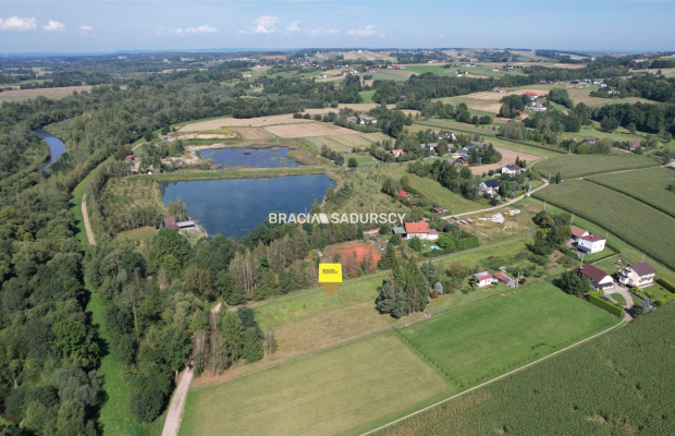 Działka budowlana 43 a  obok Wadowic - możliwa  zabudowa jednorodzinna lub usługowa     

  Oferujemy na sprzedaż atrakcyjnie p