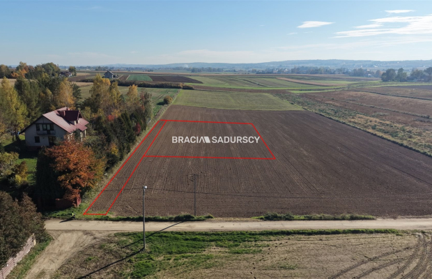 Działka budowlana Sieciechowice blisko Krakowa / Iwanowic. Piękna, widokowa działka o wymiarach 35,7 m szerokości (front) i 42,