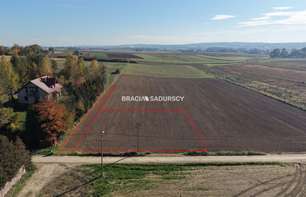 Działka budowlana Sieciechowice blisko Krakowa / Iwanowic. Piękna, widokowa działka o wymiarach 35,7 m szerokości (front) i 42,