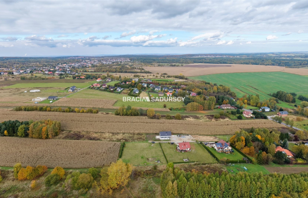 Działka budowlano - rolna w Nowej Górze gm. Krzeszowice     

      

   Oferujemy na sprzedaż działkę budowlano-rolną położoną