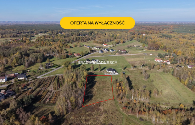 Działka budowlana o powierzchni  44 arów  położona w  Buczkowie, gmina Rzezawa, powiat bocheński  - idealna enklawa do budowy d