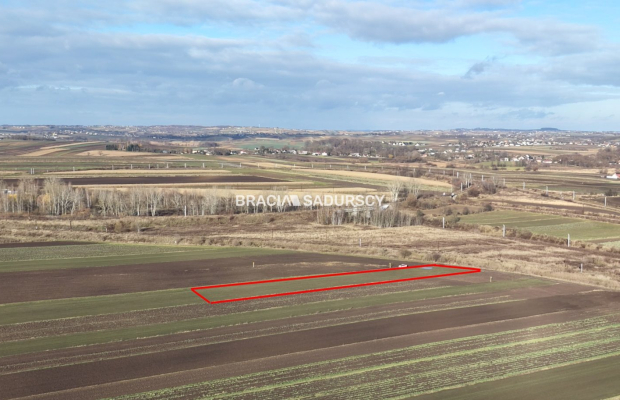 Działka budowlana o pow. 31 ar. w Krakowie.  
Przedmiotem oferty jest nieruchomość gruntowa niezabudowana o nr ew.  50  położon