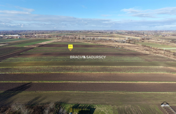 Działka budowlana o pow. 37 ar. w Krakowie.  
Przedmiotem oferty jest nieruchomość gruntowa niezabudowana o nr ew.  52/2  położ