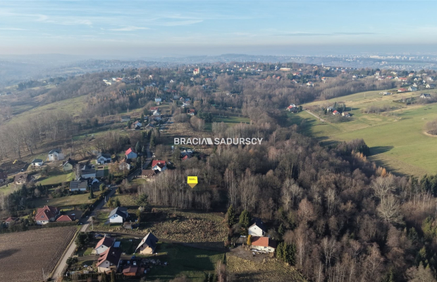 D  ziałka budowlana o pow. 29 arów w Sygneczowie gm. Wieliczka   
 
Oferujemy na sprzedaż działkę budowlaną położoną w malownic