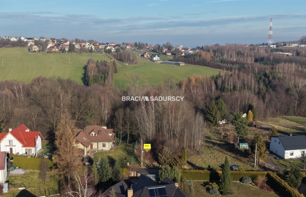 D  ziałka budowlana o pow. 29 arów w Sygneczowie gm. Wieliczka   
 
Oferujemy na sprzedaż działkę budowlaną położoną w malownic