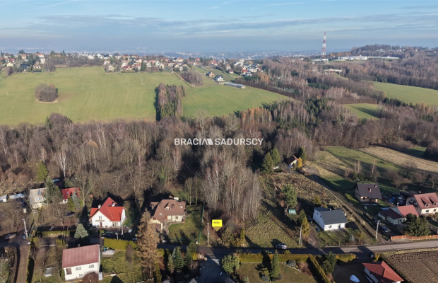 D  ziałka budowlana o pow. 29 arów w Sygneczowie gm. Wieliczka   
 
Oferujemy na sprzedaż działkę budowlaną położoną w malownic