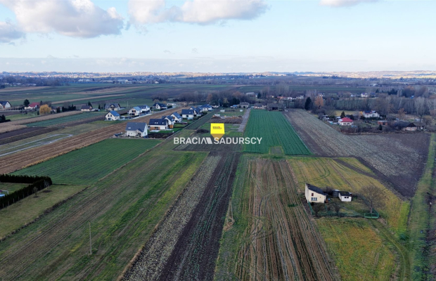 Działka budowlana o pow. 28 arów w Krakowie - Nowej Hucie   
 
Przedmiotem oferty jest działka o nr  305    położona w obrębie 