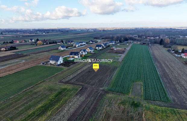 Działka budowlana o pow. 28 arów w Krakowie - Nowej Hucie   
 
Przedmiotem oferty jest działka o nr  305    położona w obrębie 