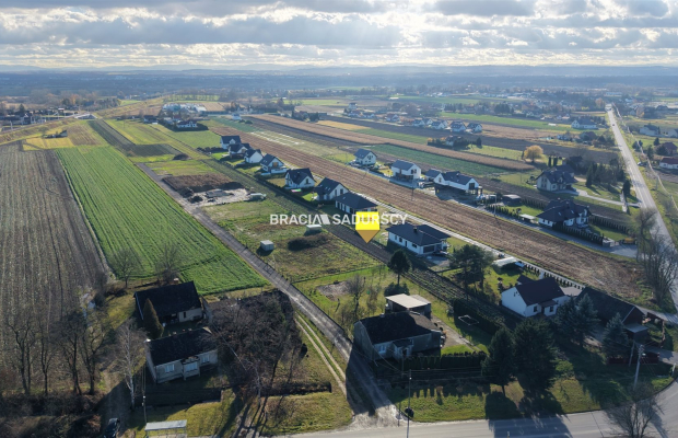 Działka budowlana o pow. 34 arów w Krakowie - Nowej Hucie   
 
Przedmiotem oferty jest działka o nr  307    położona w obrębie 