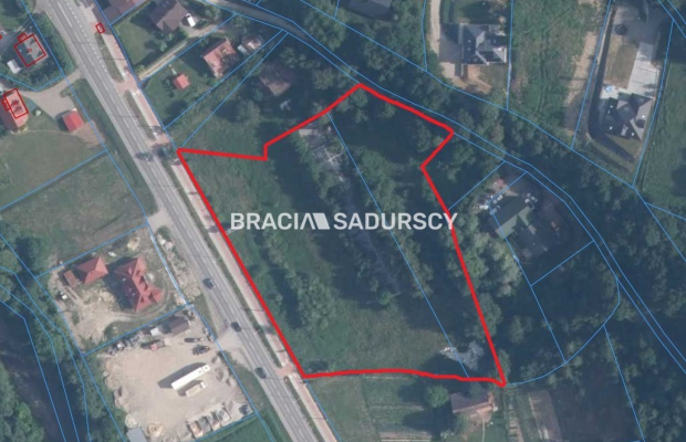 Działka pod usługi lub zabudowe jednorodzinną