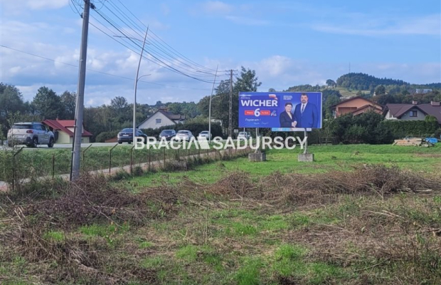 Działka pod usługi lub zabudowe jednorodzinną