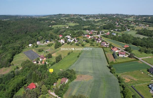 GRAJÓW, GMINA WIELICZKA, DZIAŁKA BUDOWLANA O POW. 1145 m 2 .  
 
Widokowa działka budowlana w zacisznym spokojnym miejscu, w mi