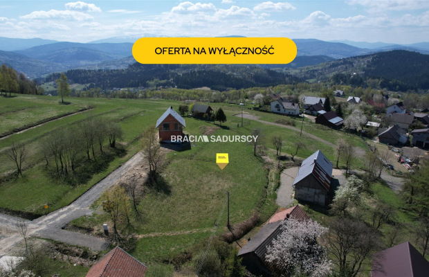 Działka budowlana o pow. 1596 m2  Krzeszów, gm. Stryszawa. 
Widokowa działka  położona w malowniczym Krzeszowie  w okolicy Besk