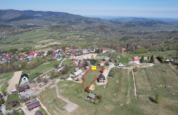 Działka budowlana o pow. 1596 m2  Krzeszów, gm. Stryszawa. 
Widokowa działka  położona w malowniczym Krzeszowie  w okolicy Besk