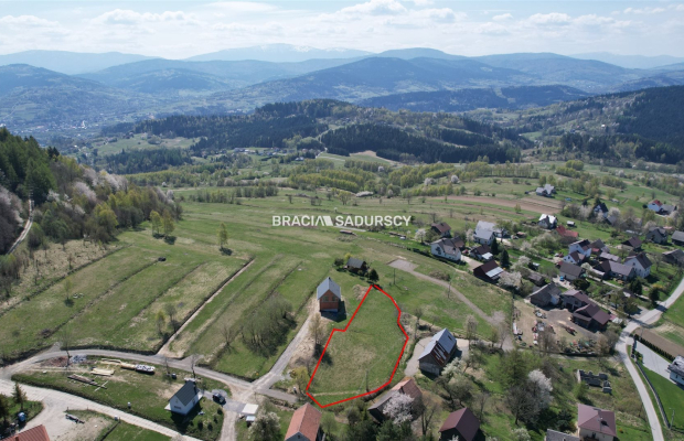 Działka budowlana o pow. 1596 m2  Krzeszów, gm. Stryszawa. 
Widokowa działka  położona w malowniczym Krzeszowie  w okolicy Besk