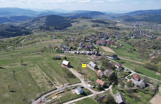 Działka budowlana o pow. 1596 m2  Krzeszów, gm. Stryszawa. 
Widokowa działka  położona w malowniczym Krzeszowie  w okolicy Besk