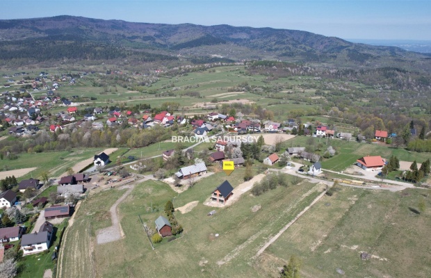 Działka budowlana o pow. 1596 m2  Krzeszów, gm. Stryszawa. 
Widokowa działka  położona w malowniczym Krzeszowie  w okolicy Besk