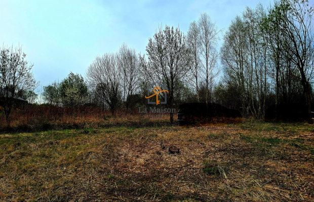 Na sprzedaż działka o powierzchni 30 arów w miejscowości Mników (gm. Liszki), położona w wyjątkowo malowniczej okolicy - tuż pr