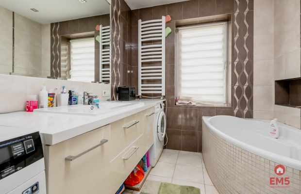 Dom 2 piętrowy, ogród