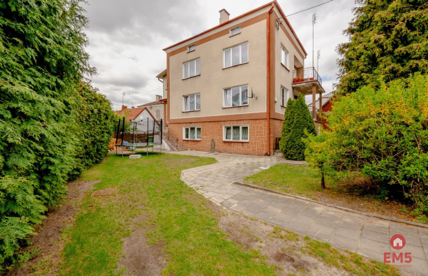 Dom 2 piętrowy, ogród