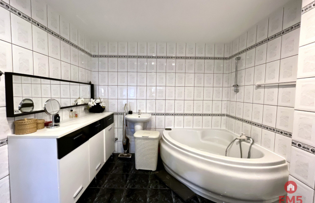 Dom szeregowy z lokalem usługowym