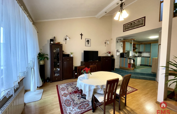 Dom szeregowy z lokalem usługowym